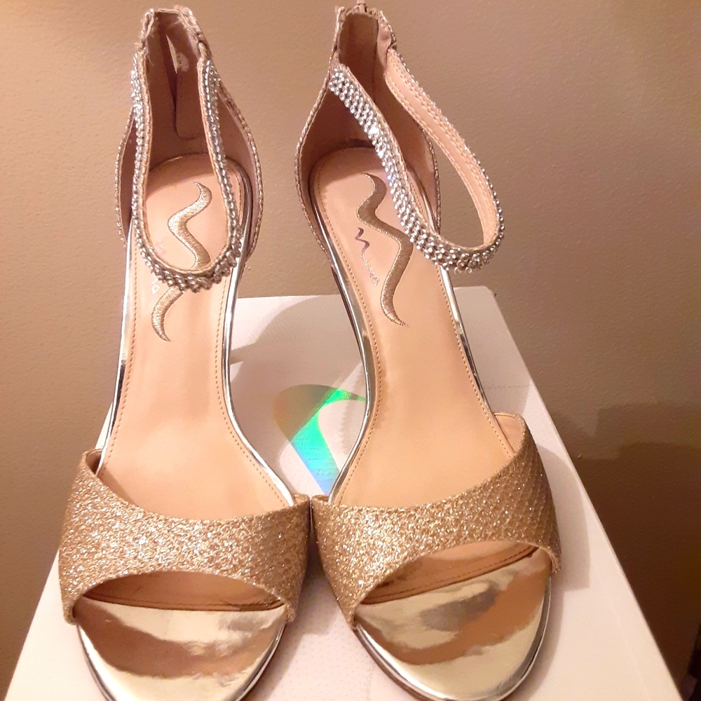 Women's shoes